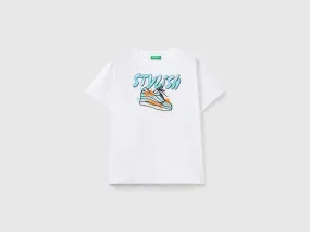 Camiseta con detalles flúor