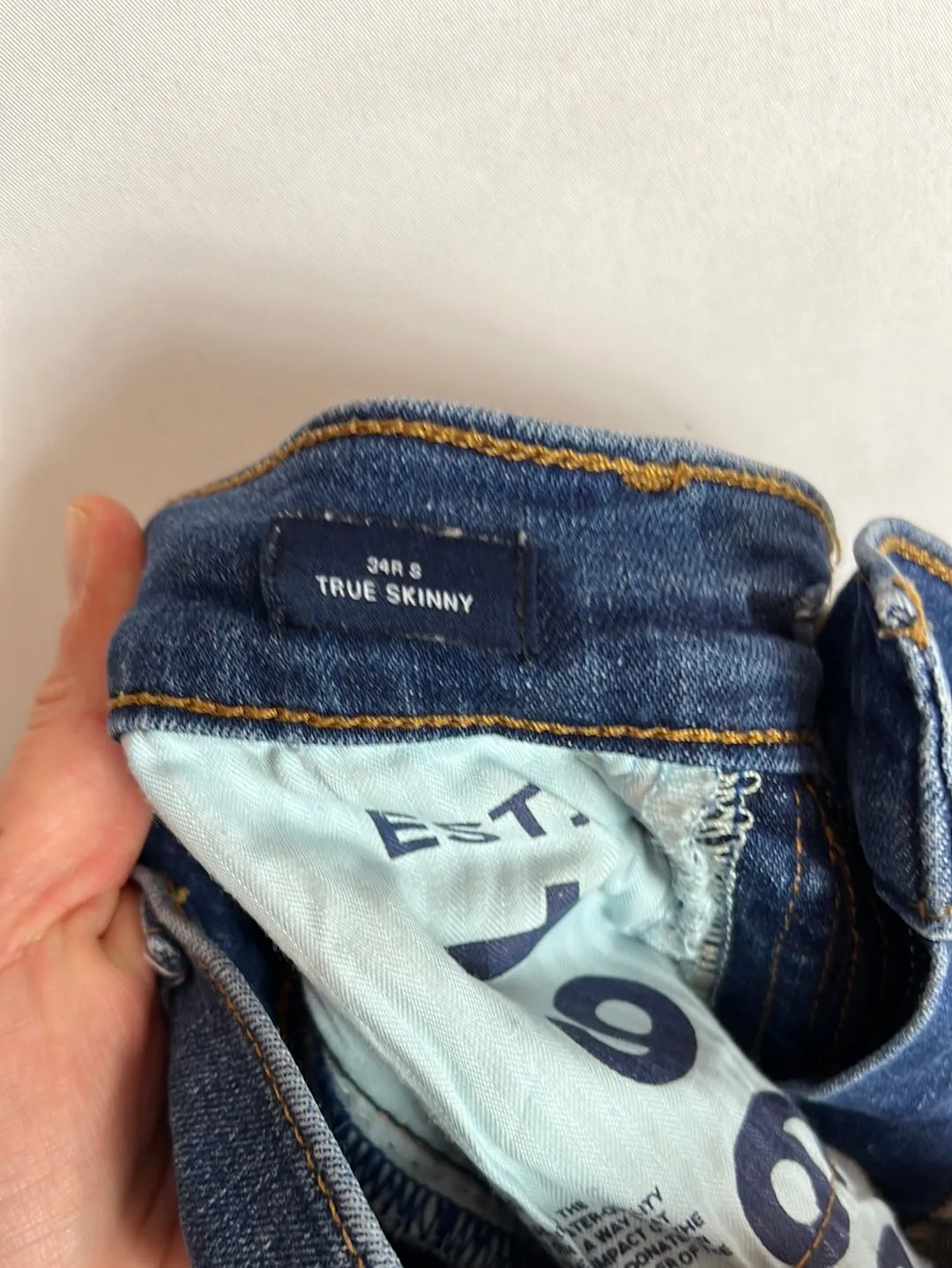 GAP. Denim pitillo cintura media . T 34